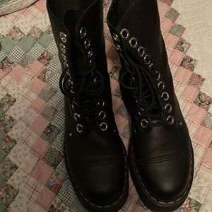 Dr Martens Sinclair Hi Max.